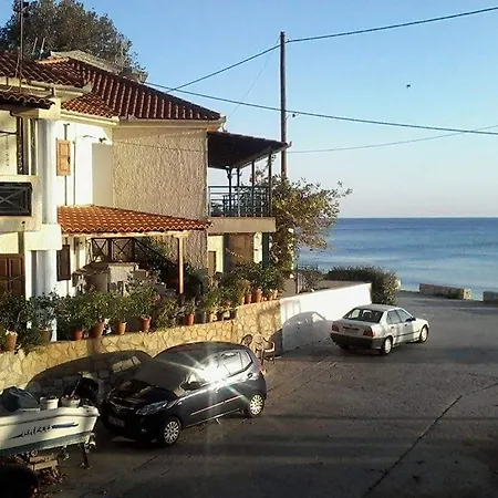 Kamari Semesterbostad *