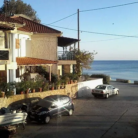 Kamari Holiday home *