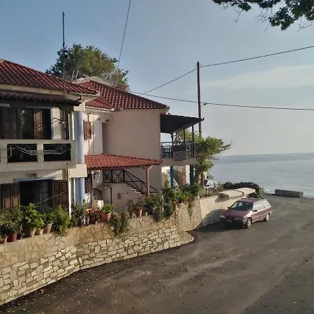 Kamari Semesterbostad *